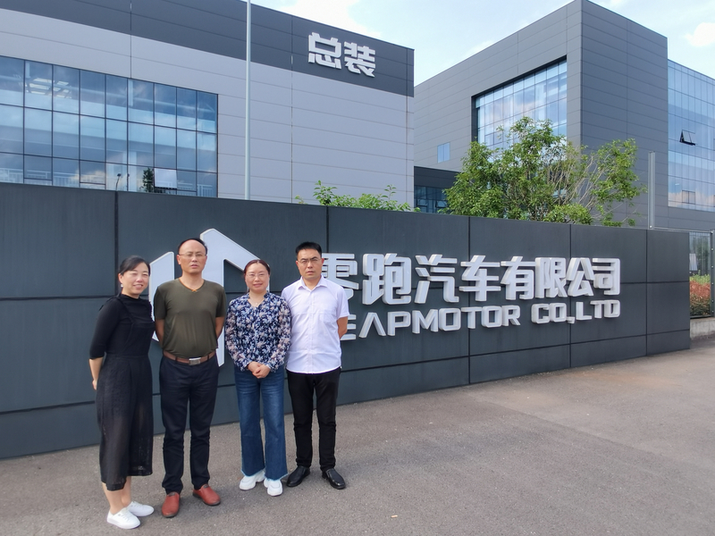 参观零跑汽车有限公司.jpg